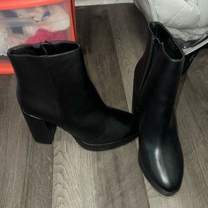 Madden Girl size 10 black heeled boots